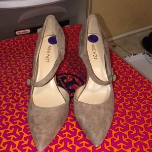 Nine West tan heels size 8.5